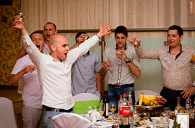 ведущий на праздник Андрей Весельчаков