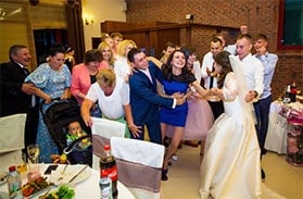 ведущий на праздник Андрей Весельчаков